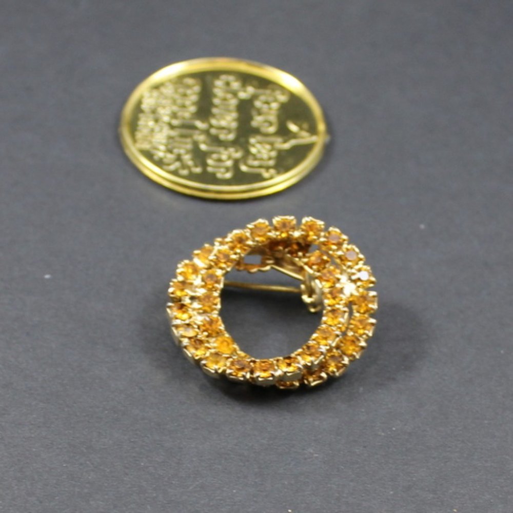 Intertwined Rhinestone Topaz Color Circle Brooch - Picture 2 of 4